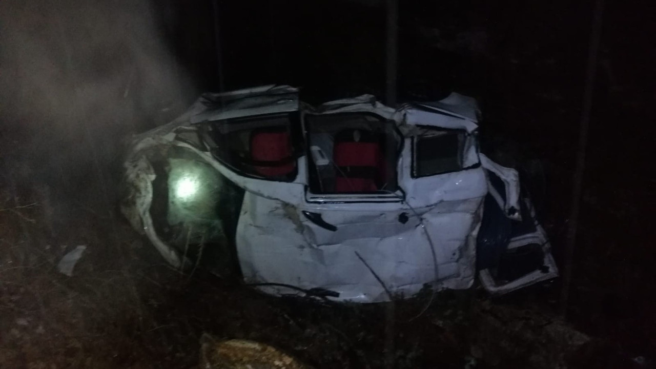 Kontrolden çıkan araç uçuruma yuvarlandı: 1 ölü, 1 ağır yaralı