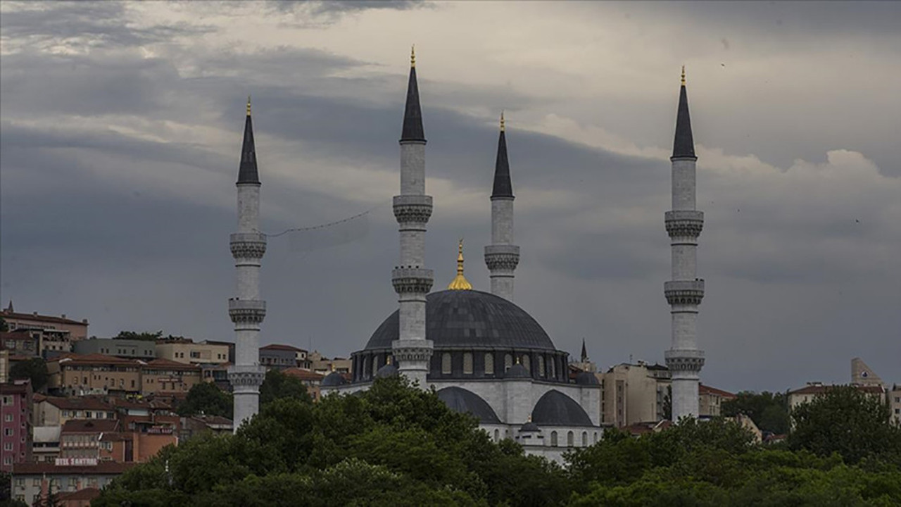 Cuma hutbesinde sokak hayvanlarının "başıboş bırakılmaması" çağrısı