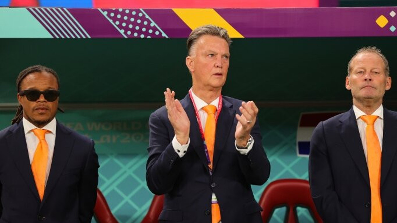 Kazanırken şakalar yapan Van Gaal beraberlikte basını suçladı