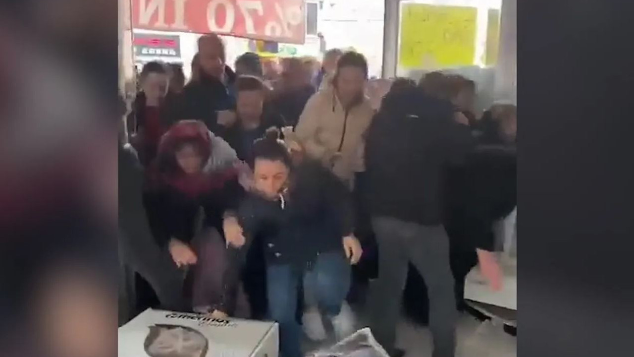 Ucuz halı için birbirlerini ezdiler: 2 kişi hastanelik oldu