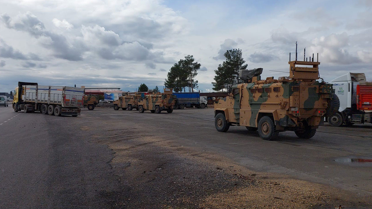 Suriye sınırında askeri araç hareketliliği