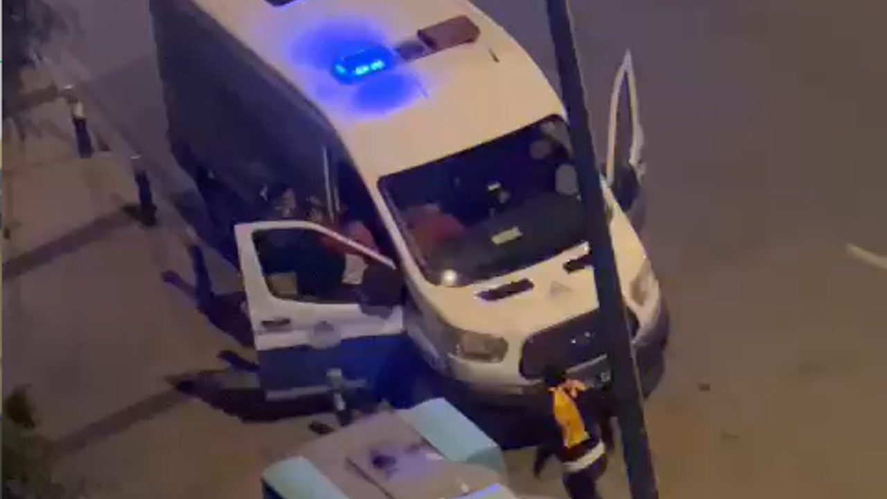 Altay - Göztepe maçında bıçaklama. Güvenlik görevlilerinin aracındaki adamı defalarca bıçakladılar