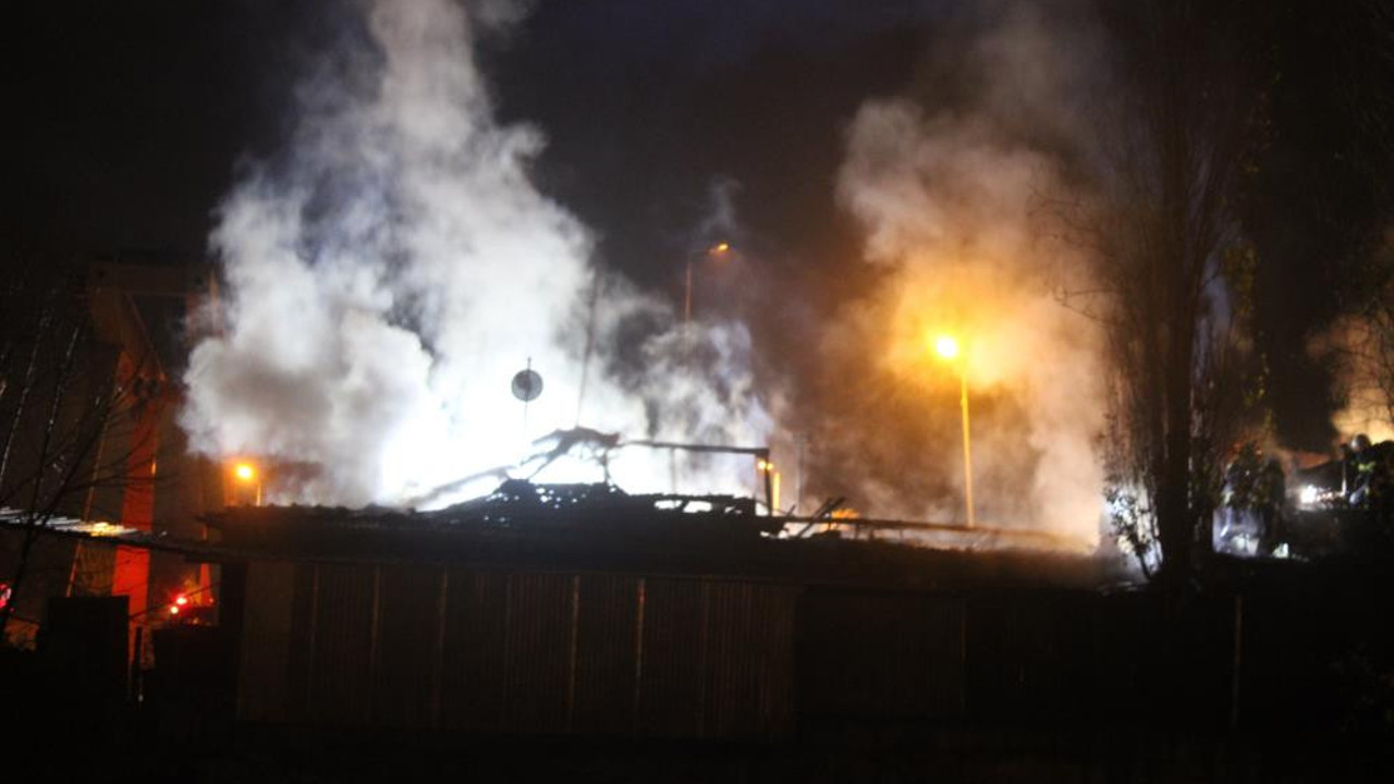 Bekçi kulübesinde yangın