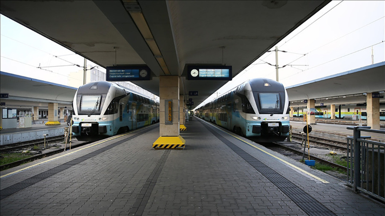 Avusturya’da demir yolu işçileri greve gitti