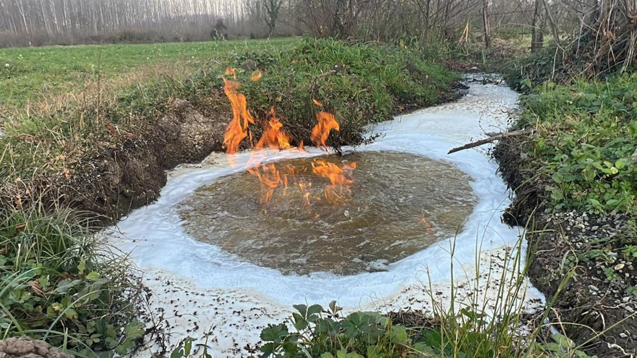 Depremden sonra kuyudaki su yanmaya başladı
