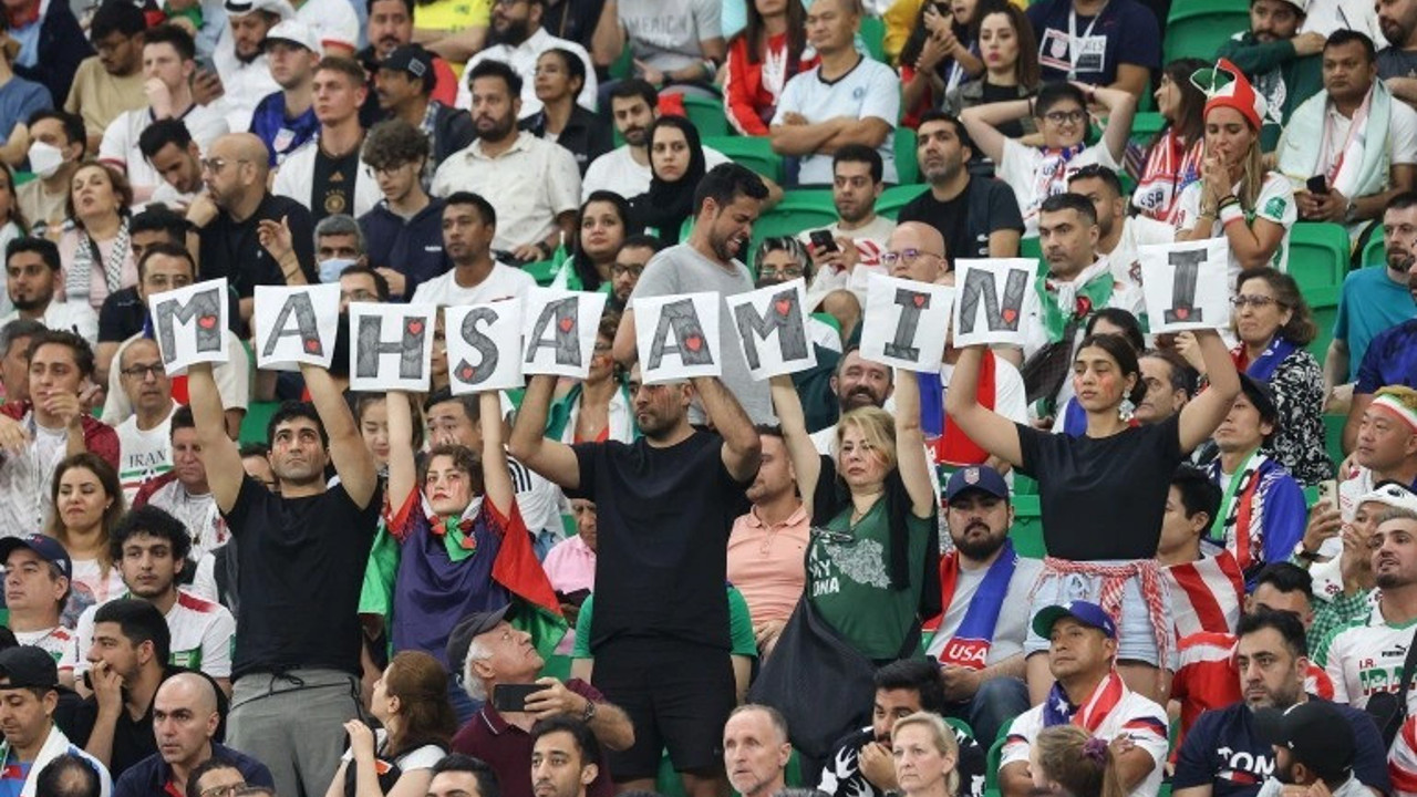 İran-ABD maçına Mahsa Emini'nin adını böyle soktular. Katarlı görevlileri de İran'ın ajanlarını da atlattılar