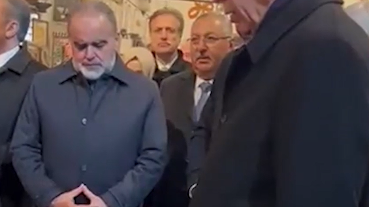 Erdoğan Kuran okudu. Görüntüler hemen servis edildi