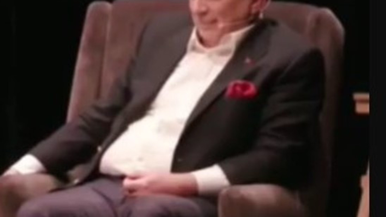 Siz nasıl sütten çıkma ak kaşık oldunuz? Sedat Pekeri siz beslediniz mafya babası oldu, Zekeriya Öz FETÖ'cü. AKP'li Metin Külünk'ü gençler perişan etti