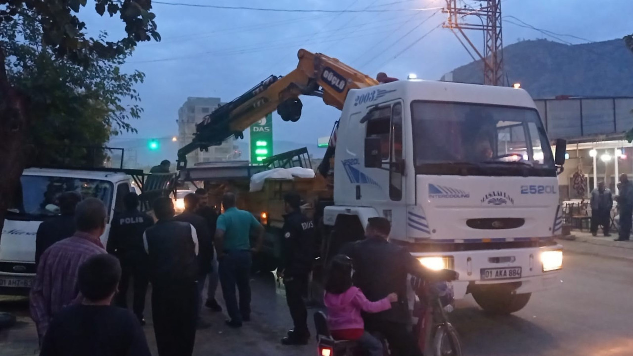 Vincin çarparak savurduğu araç yayayı yaraladı