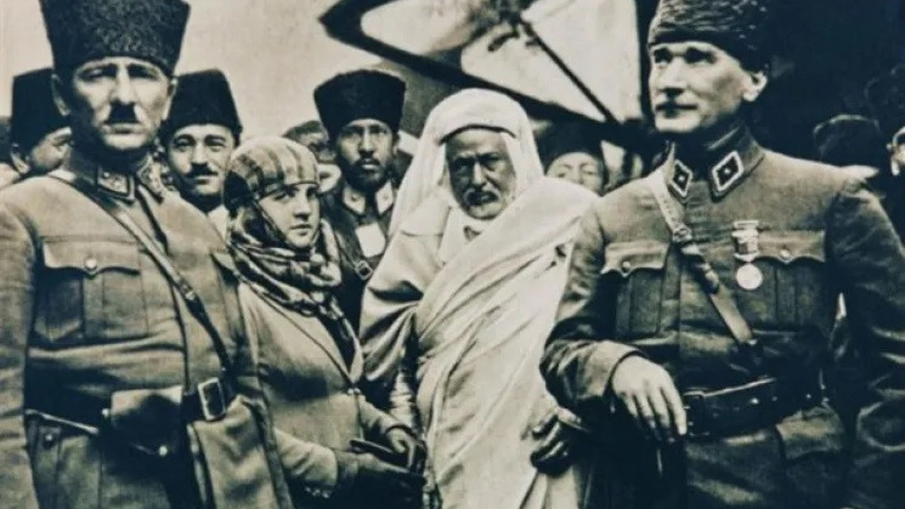 Atatürk'e kim halifelik teklif etti, ne yanıt aldı?