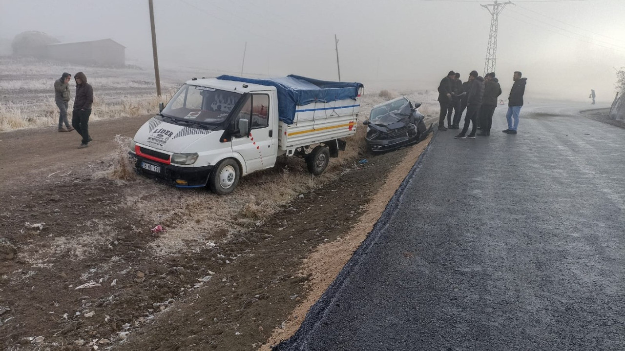 Otomobil kamyonete arkadan çarptı: 1 yaralı