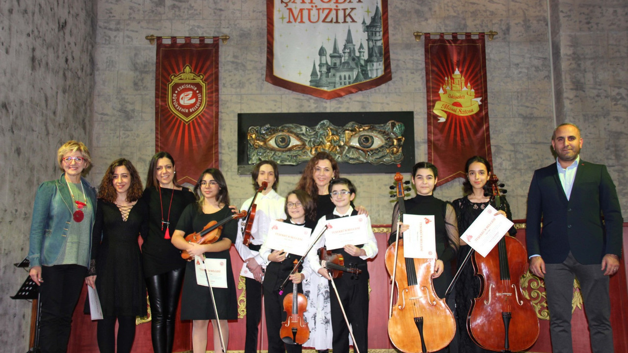 Masal Şatosu'nda öğrencilerden konser
