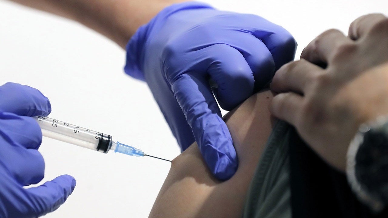 Korona virüs aşısı diye binlerce kişiyi kandırmışlar