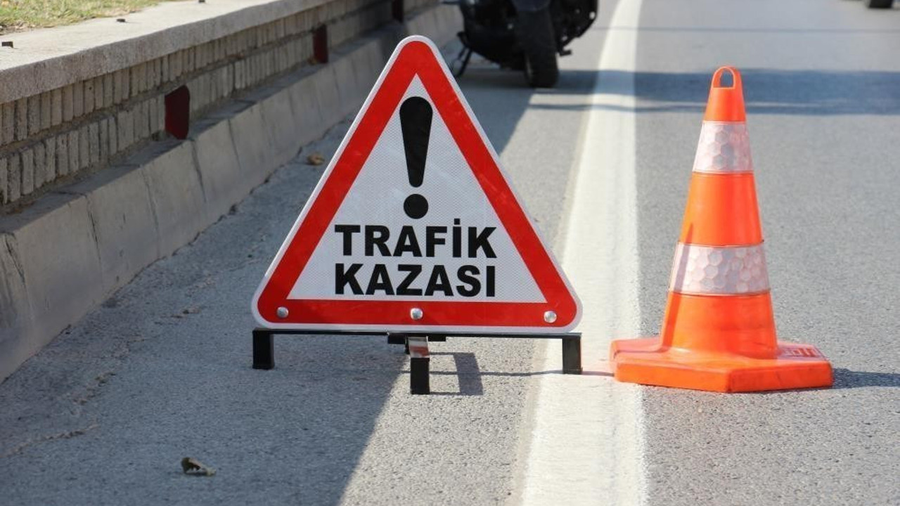 Otomobil traktöre arkadan çarptı: 1 ölü (03 Aralık 2022)