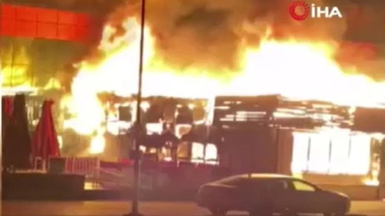 Meşaleli karşılama motosiklet dükkanını yaktı