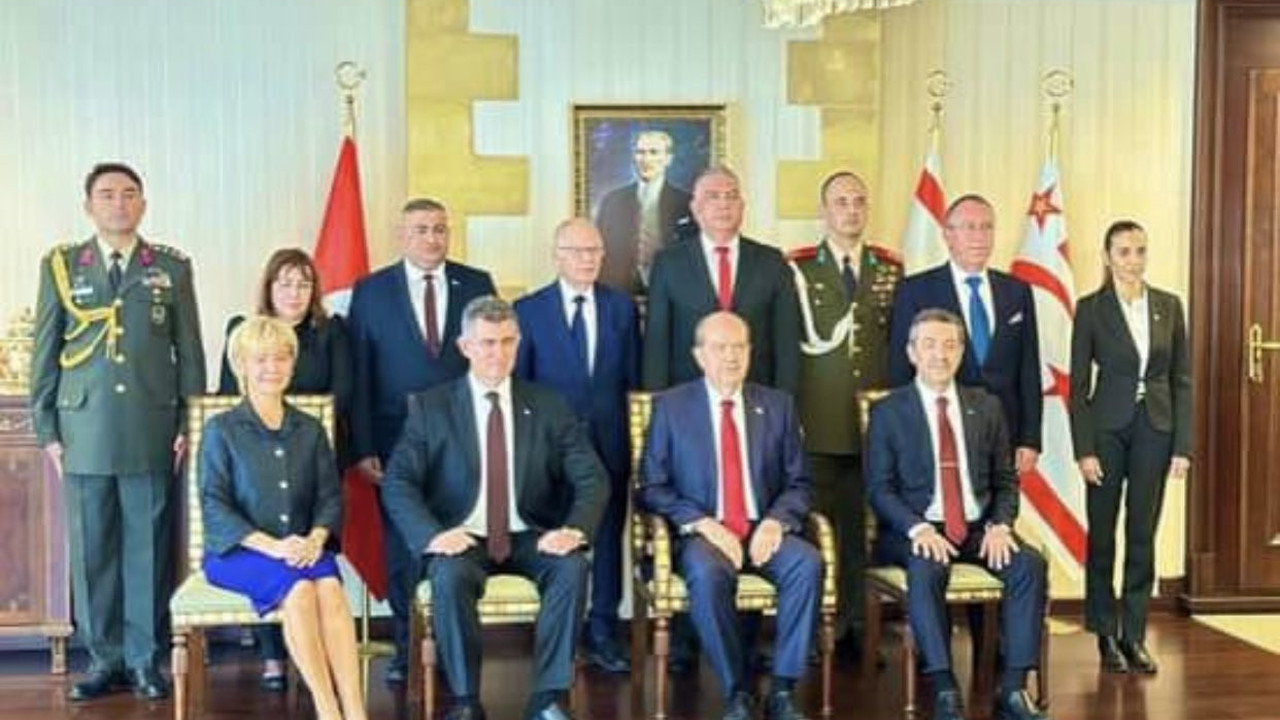 Bu fotoğrafta kendisini Genel Vali sanan sizce kimdir? İYİ Partili Erozan paylaştı