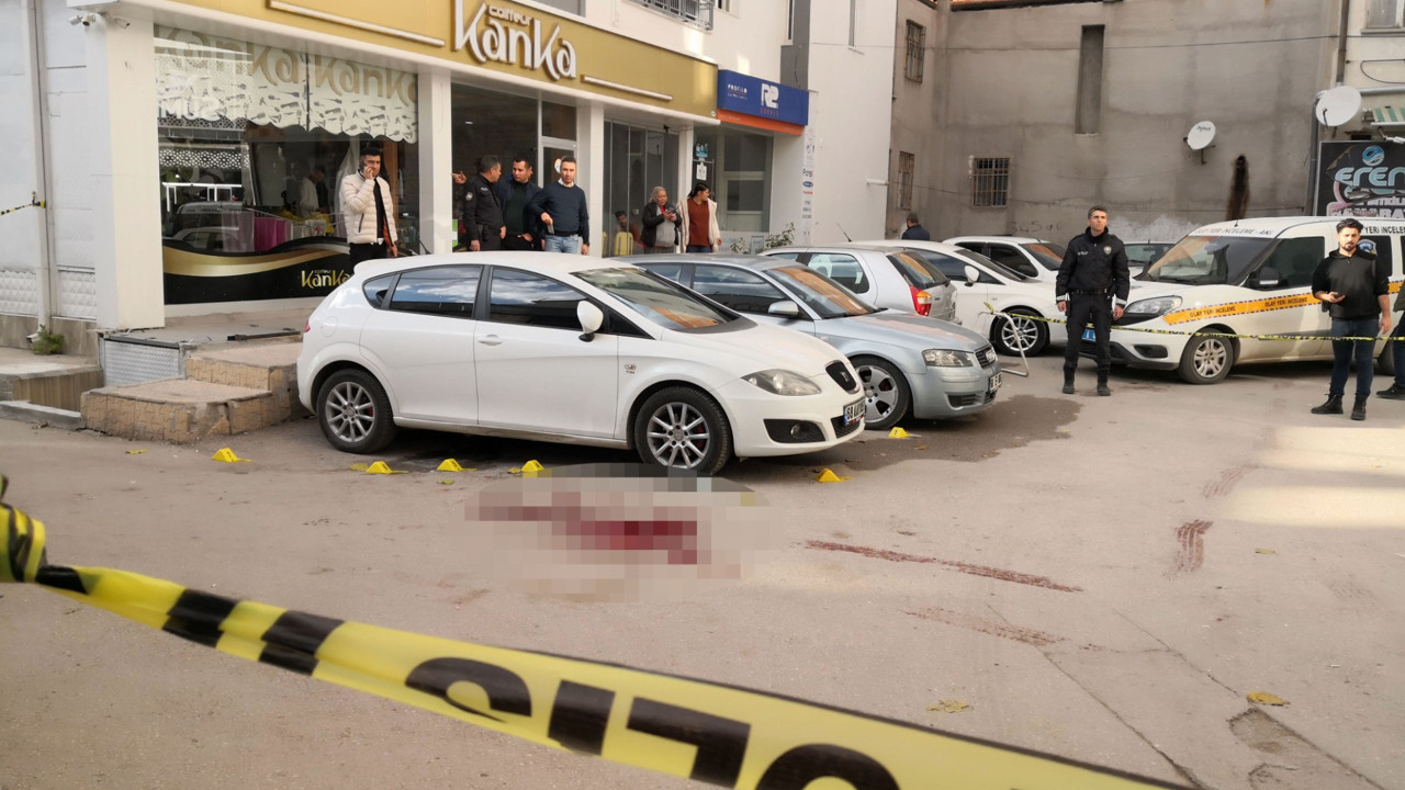 15 yaşındaki eski nişanlısını sokak ortasında öldürdü