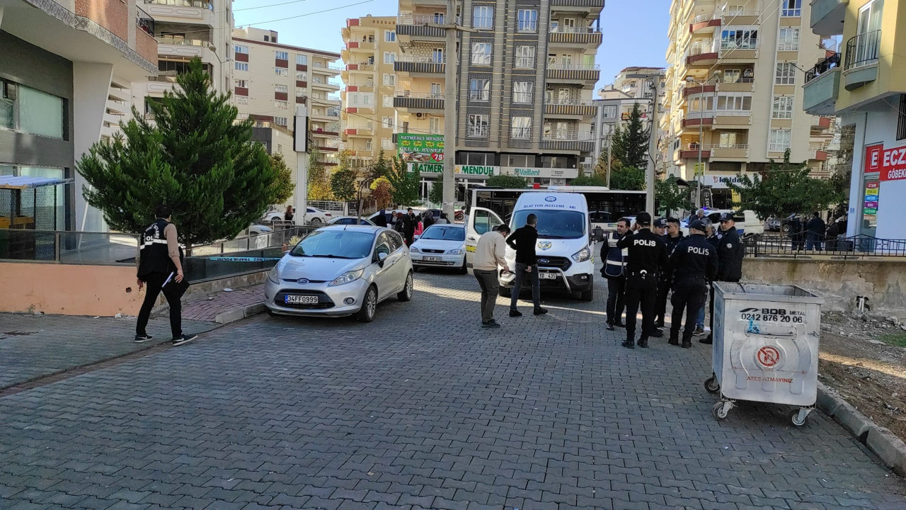 Ablasını sokak ortasında av tüfeğiyle vurdu