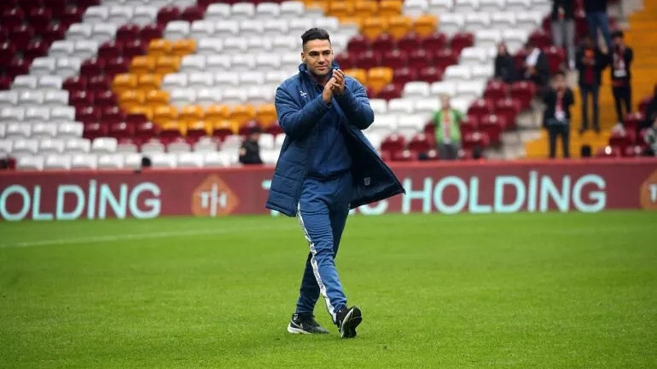Falcao Galatasaraylı taraftarlara üçlü çektirdi
