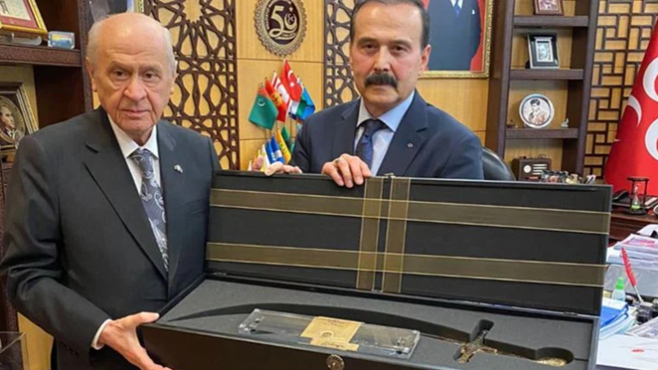 Bahçeli’ye kılıç hediye eden suç örgütü liderinden BİM’in yöneticisine tehdit