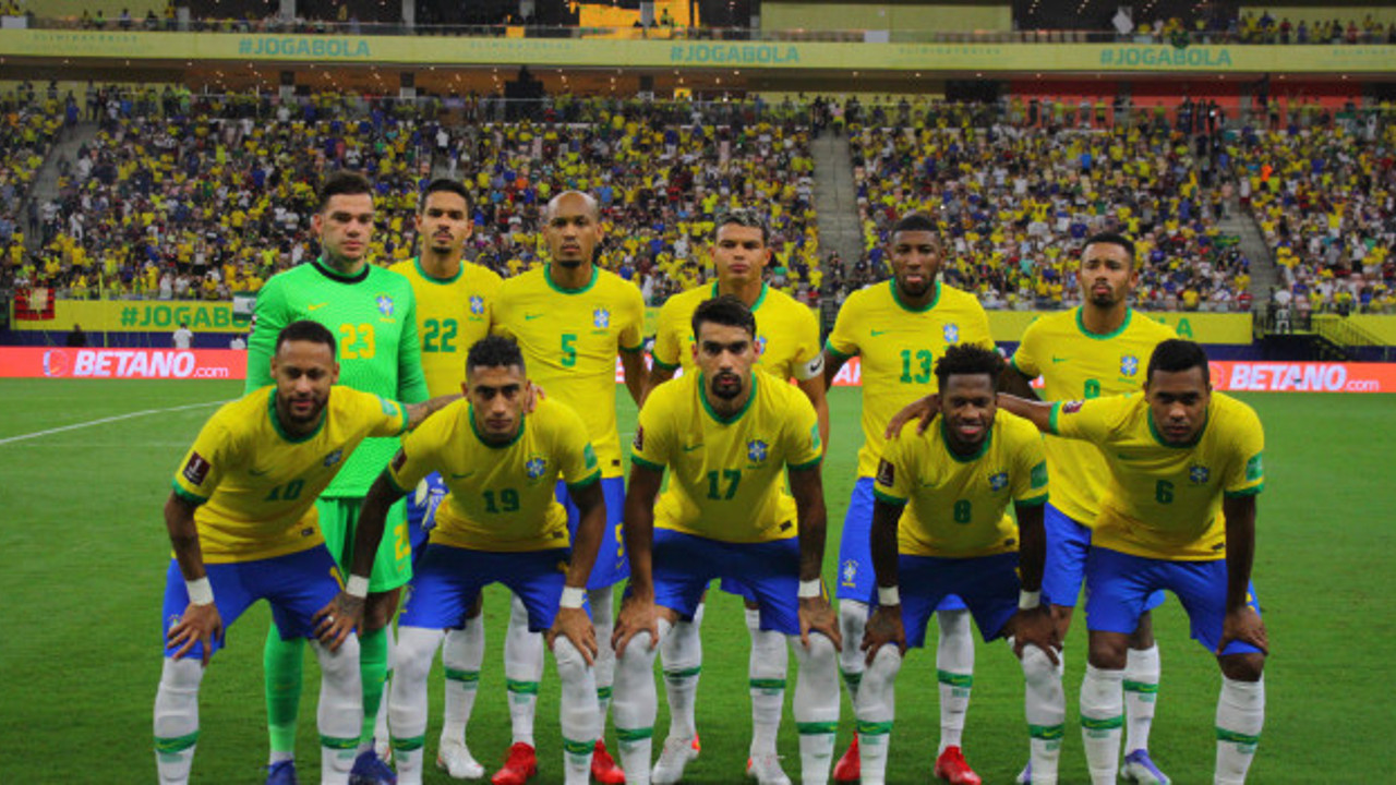 Nusret, Brezilya milli takımını ağırladı... Efsane futbolcu Ronaldo'ya et yedirdi