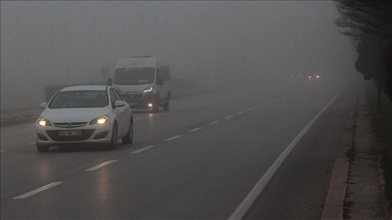 Afyonkarahisar'da sis nedeniyle görüş mesafesi düştü