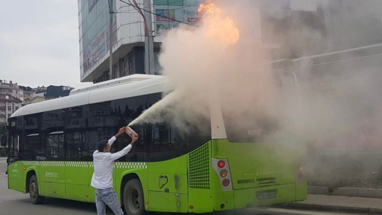 Belediye otobüsü bir anda alev aldı