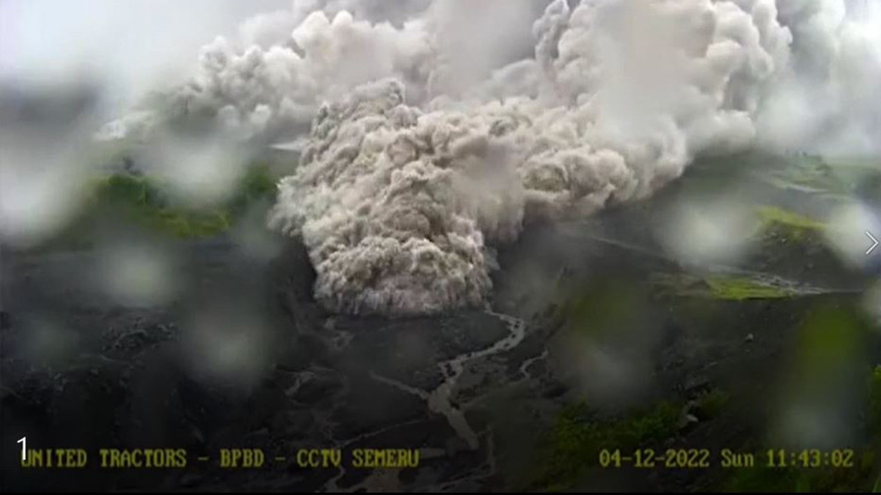 Yanardağ patladı lavlar ve duman 6 köyü yuttu! Felaket saniye saniye böyle görüntülendi