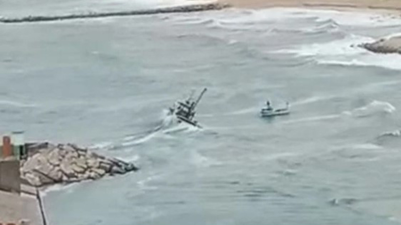 Denizde dalga paniği: Tekneler alabora tehlikesi yaşadı