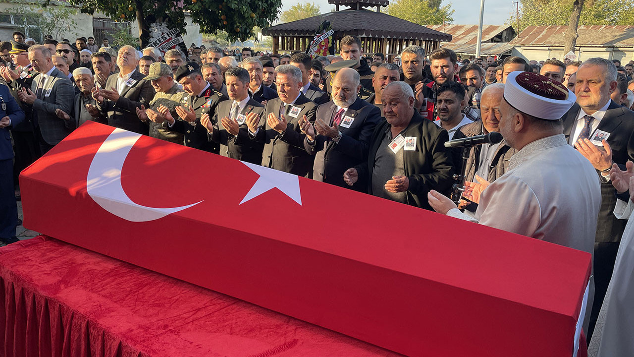 Kahraman Şehit Binbaşı vatan toprağına emanet edildi