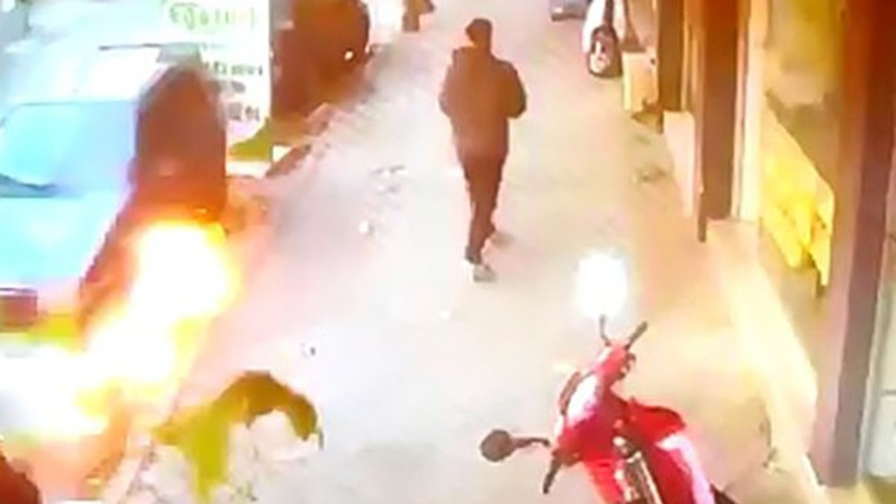 Park halindeki otomobil alev aldı