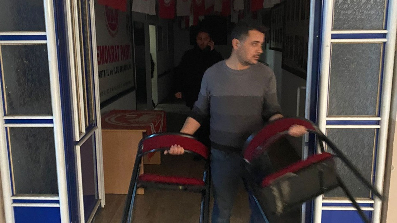 Demokrat Parti’nin Isparta’daki bürolarına haciz işlemi uygulandı