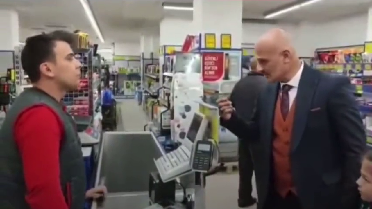 MHP'liler çocukları BİM'e götürüp slogan attırdı