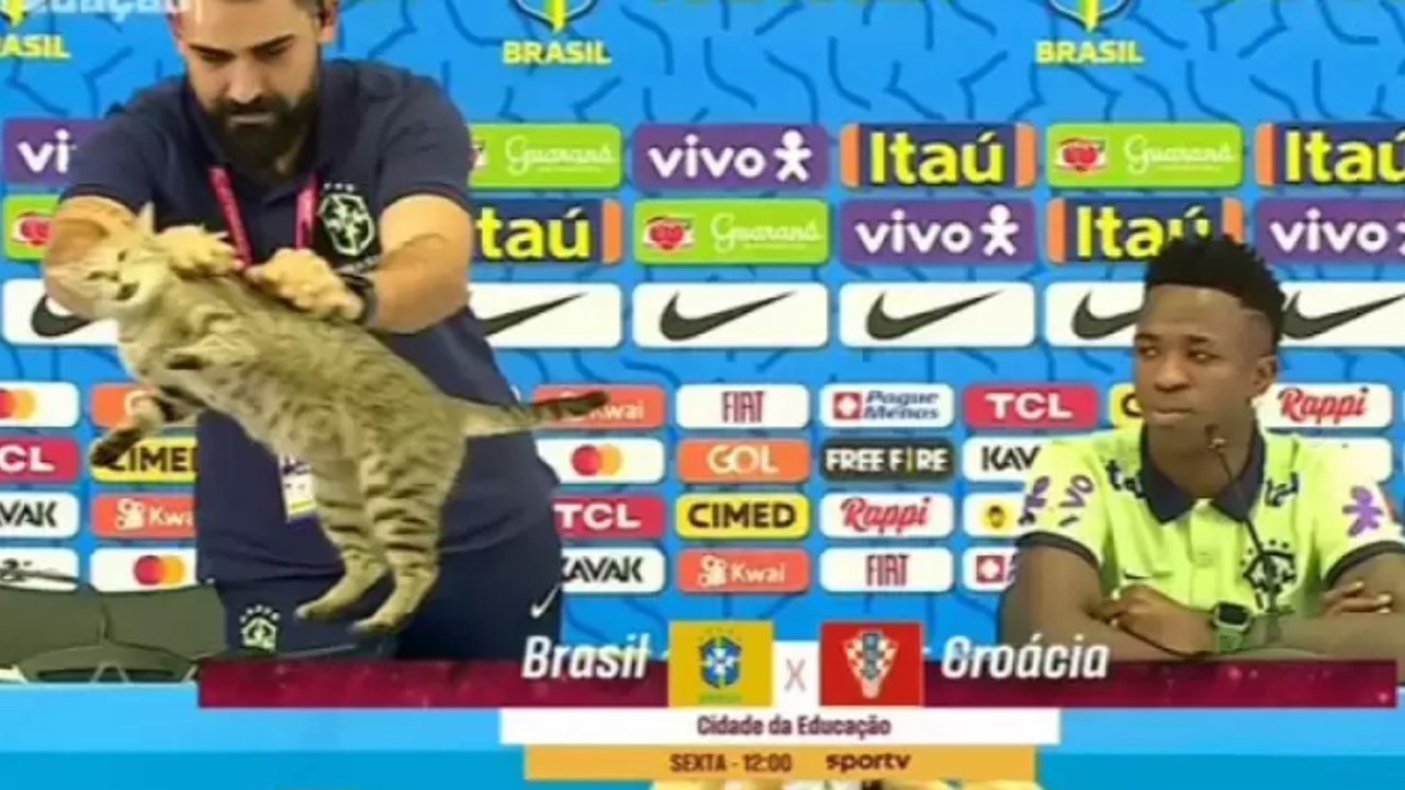 Basın toplantısında kıyameti kopartan olay. Brezilyalı yıldız dondu kaldı