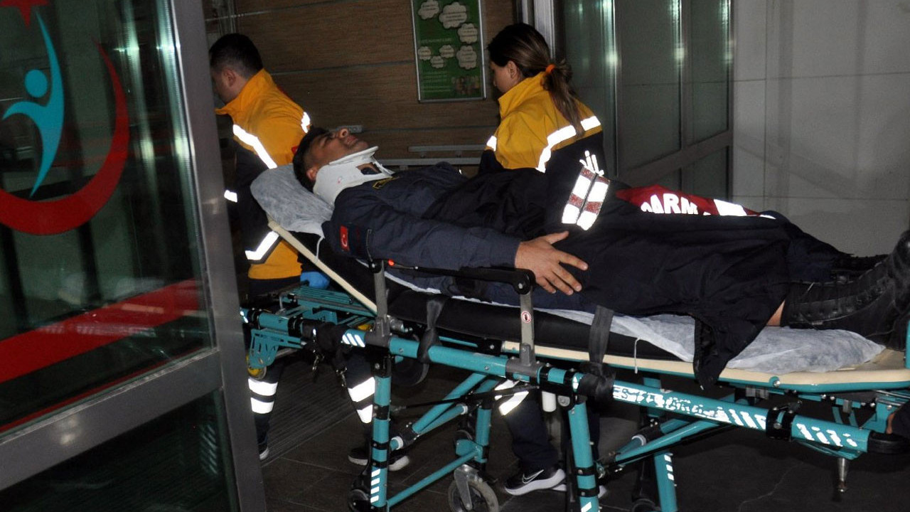 Askeri araç devrilerek alev aldı: 3 asker yaralı