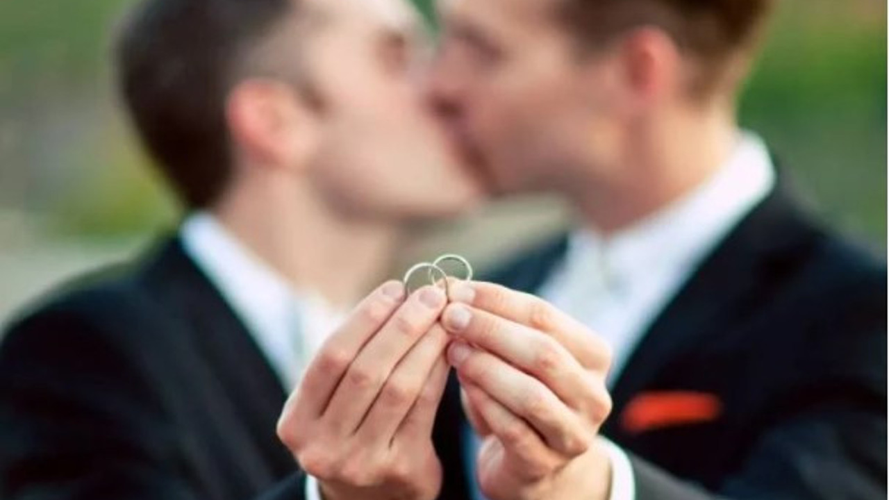 Eşcinsel evlilikleri koruma altına alan tasarı onaylandı