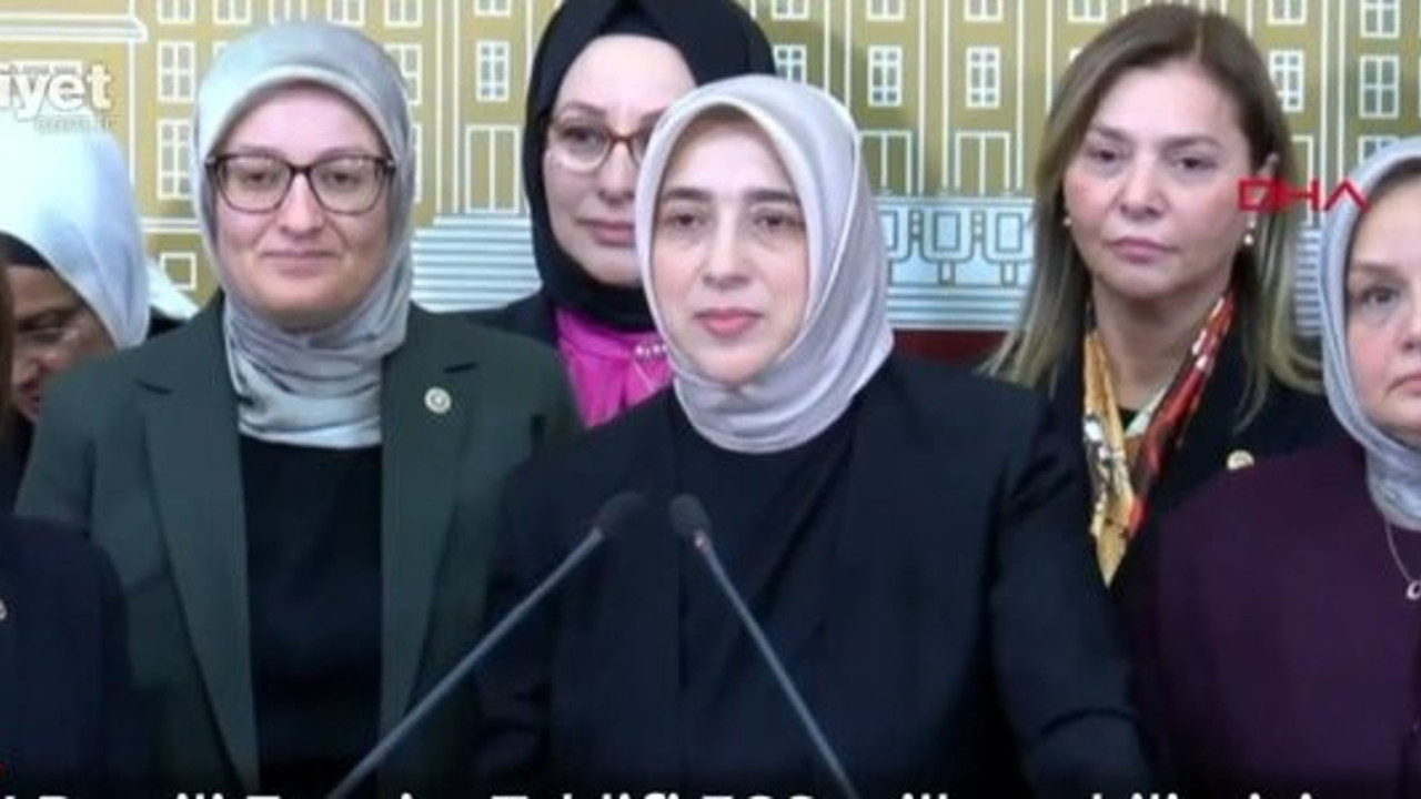 Aytun Çıray bu fotoğrafı 'Sizce bu ülkede hâlâ başörtüsü sorunu var mı' diyerek paylaştı