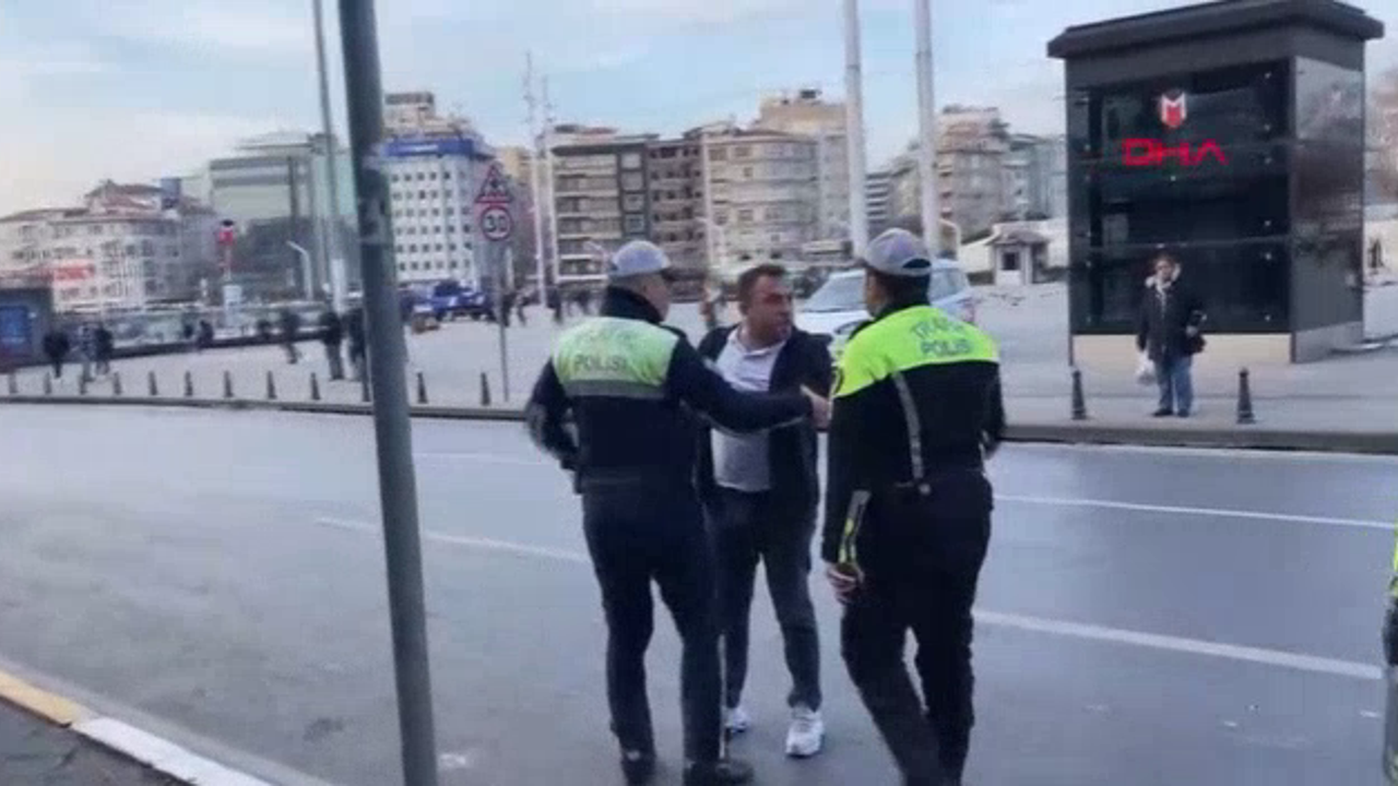Aracı trafikten men edilen taksici çıldırdı. Sülalemin yarısı emniyet müdürü diyerek polisin üstüne yürüdü
