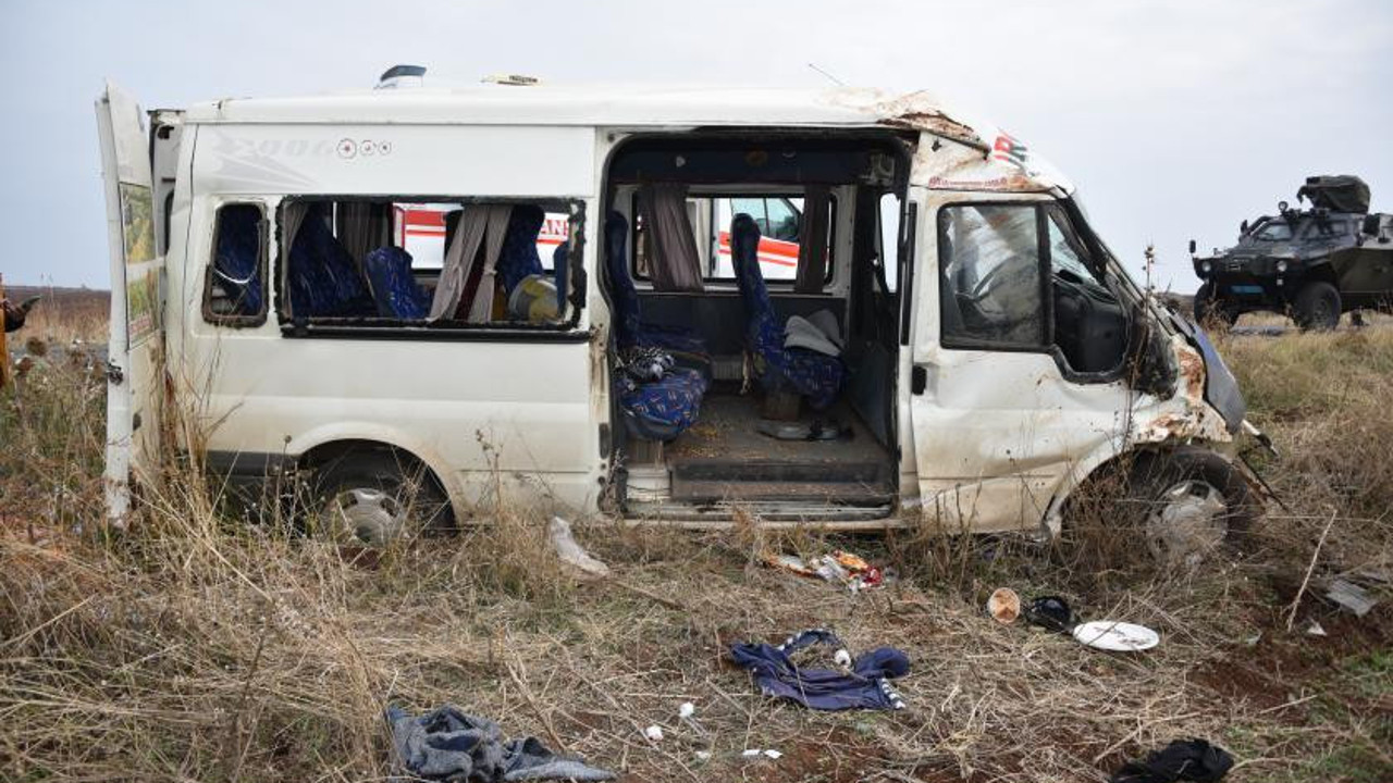 Urfa'da işçilerini taşıyan minibüs devrildi: 23 kişi yaralandı
