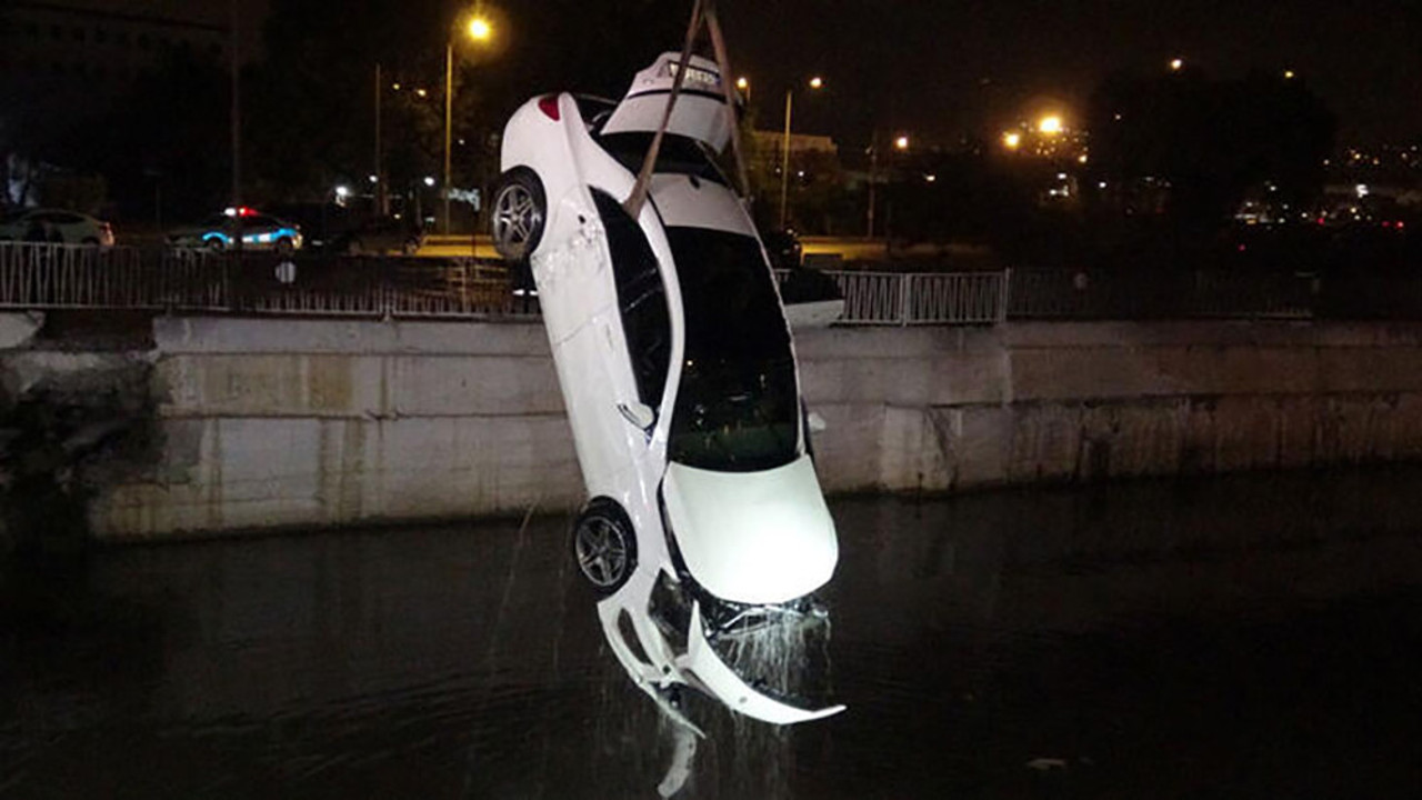 Otomobil çaya uçtu! Kırgız uyruklu kadın öldü, 3 kişi yaralandı