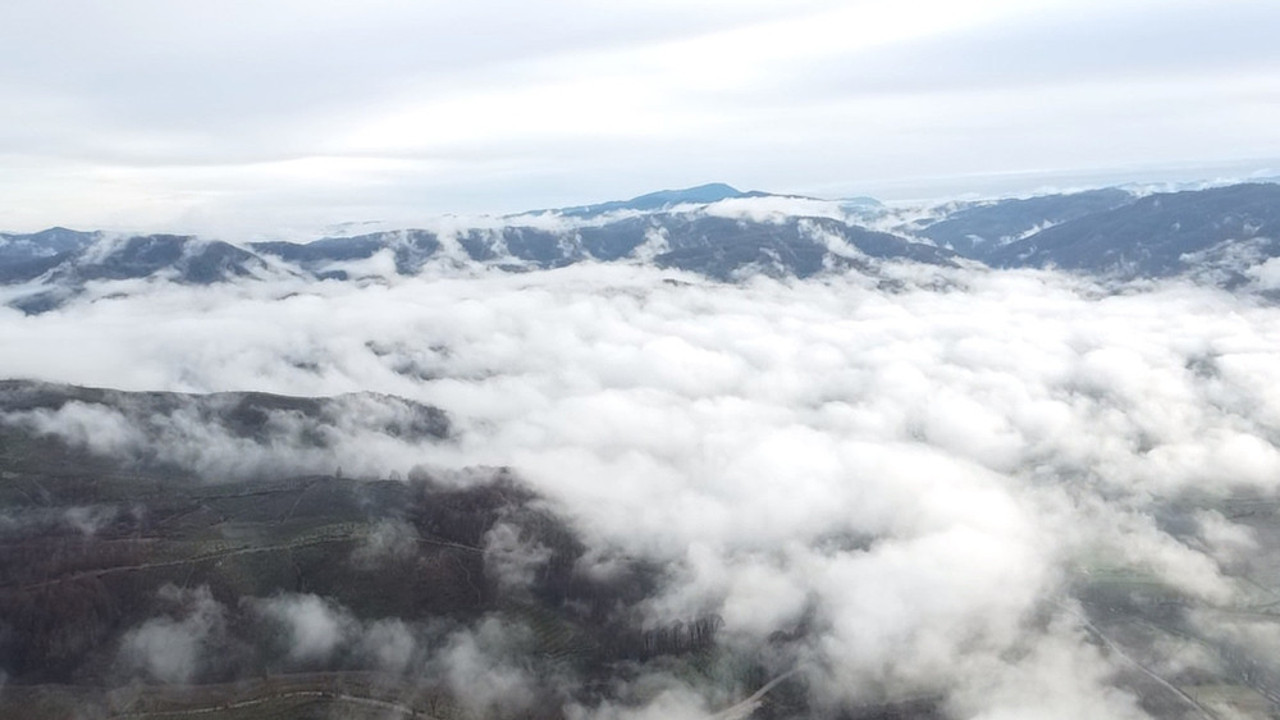 Düzce'nin üzerini sis tabakası kapladı