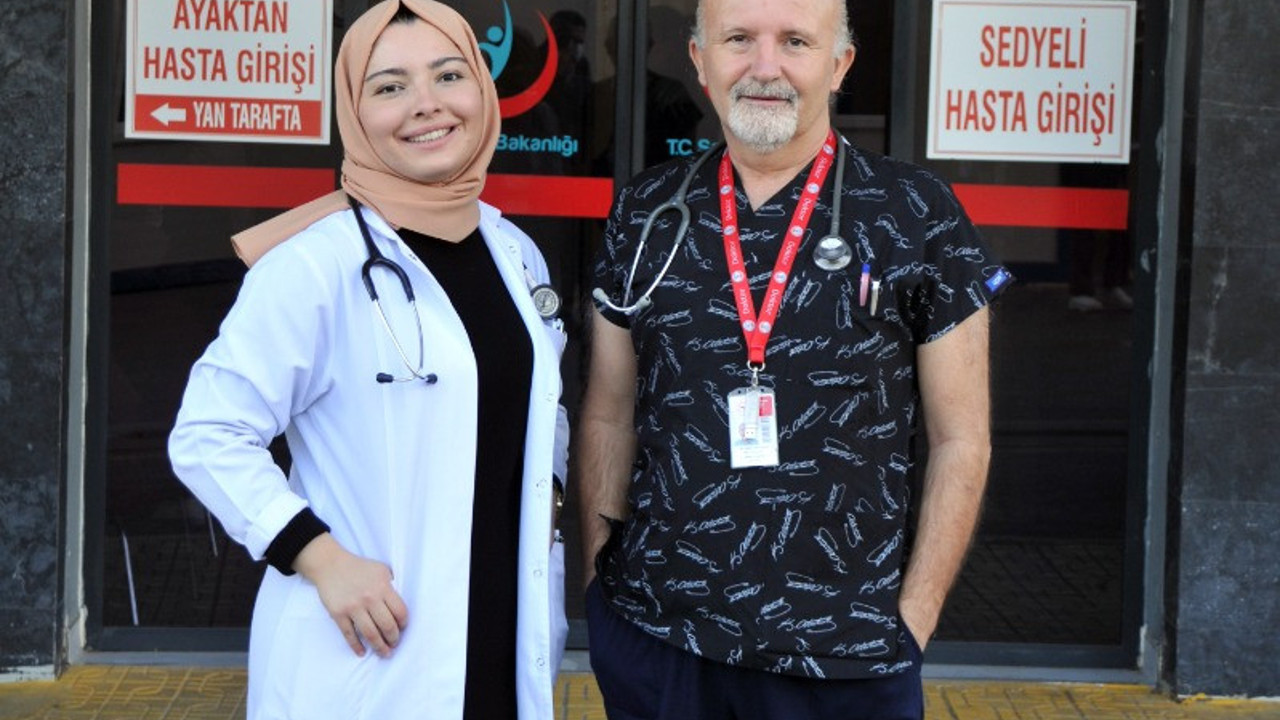 Baba kız aynı hastanede şifa dağıtıyor