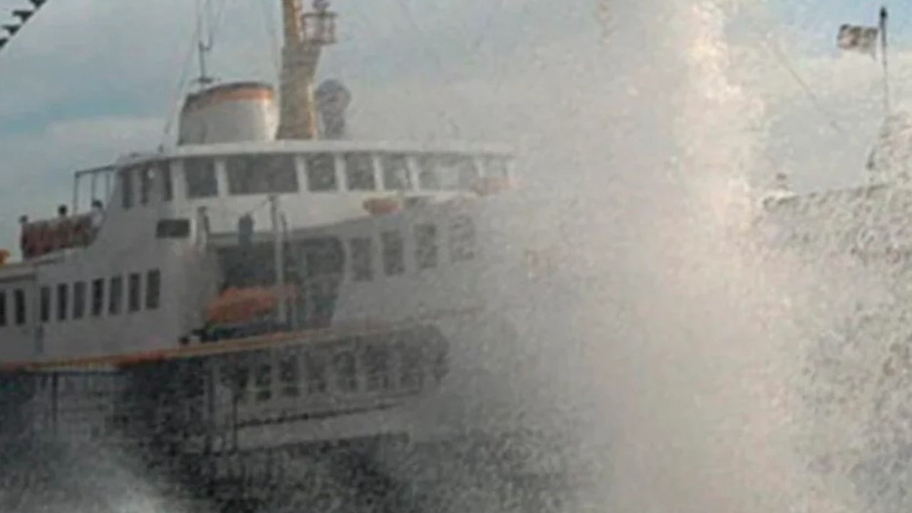 İstanbul'da vapur seferlerine lodos engeli (15 Aralık 2022)