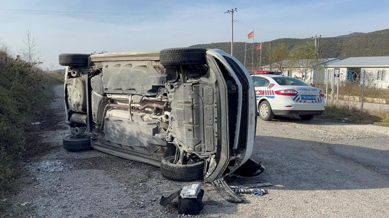 Otomobil şarampole uçtu: 2 yaralı