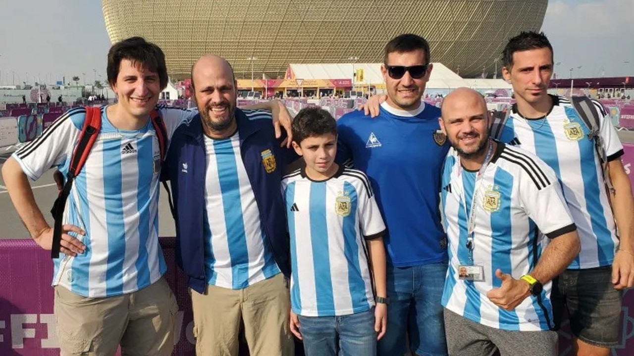 Arjantin ve Fransız taraftarlar stada akıyor