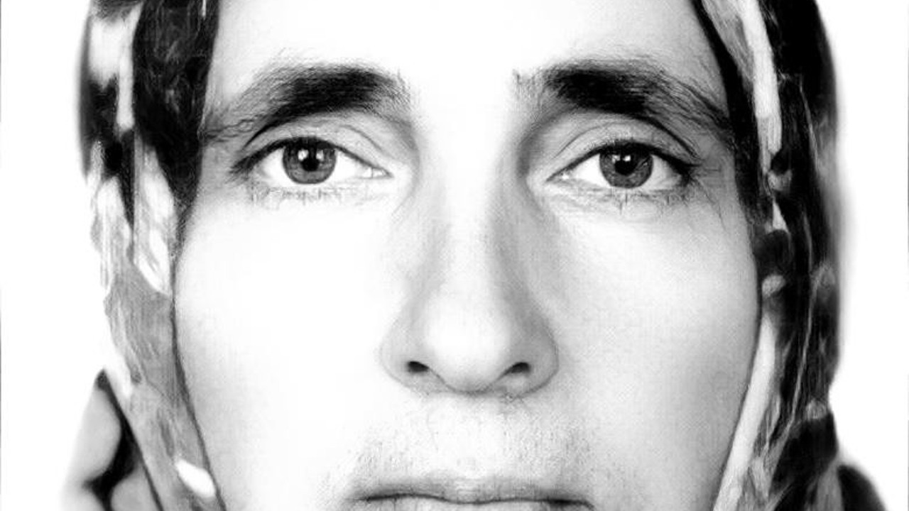 Kendini eşarpla astı. Kurtarılamadı