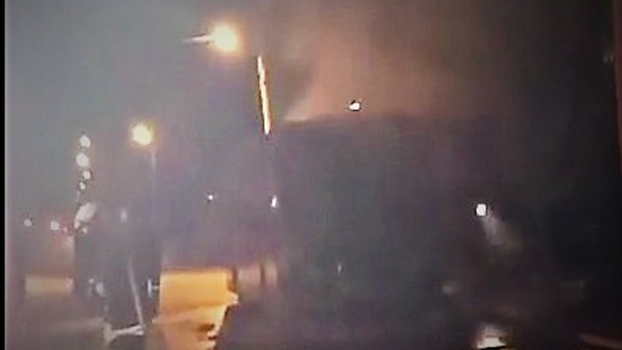 Halk otobüsü seyir halindeyken yandı