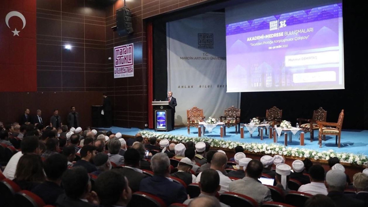 Medreselerin çalıştayına vali ve rektör katılıp konuşma yaptı. Yasadışı medreselerle de var