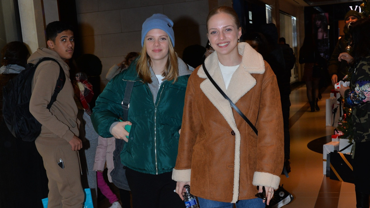 İpek Filiz Yazıcı'nın düğün telaşı başladı. Kız kardeşiyle alışverişe çıktı