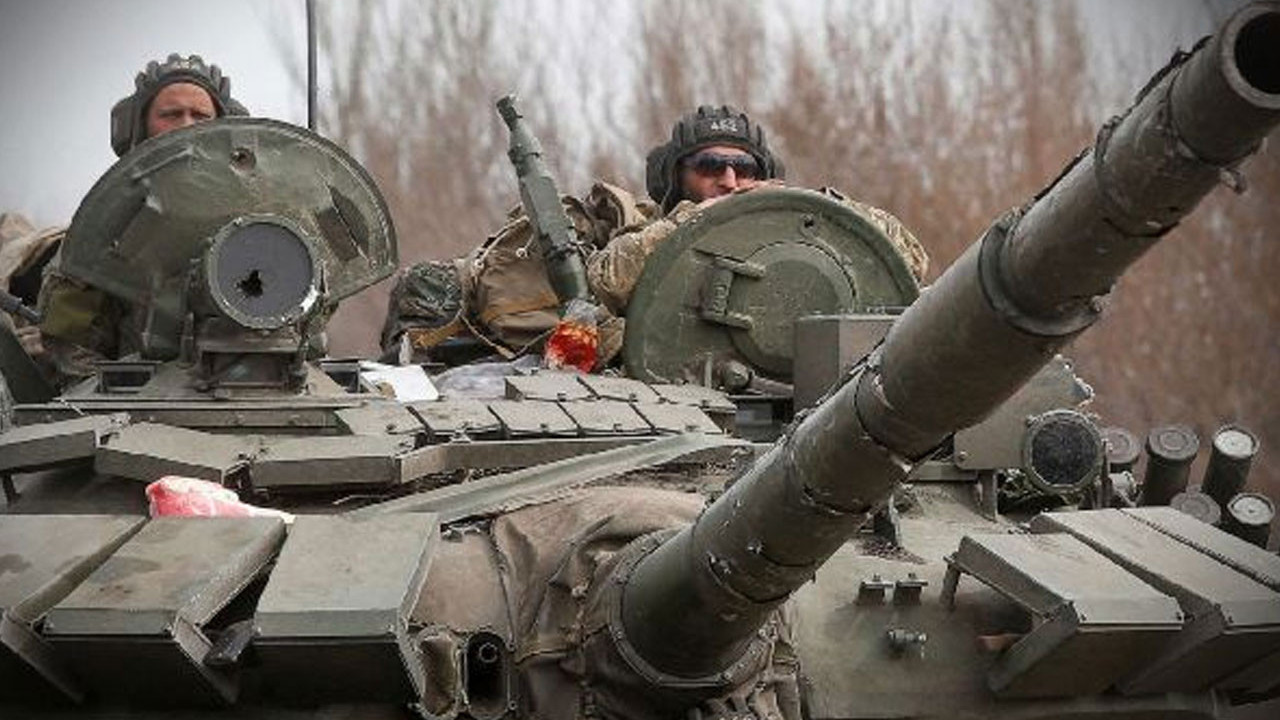 Rus komutan kendi askerlerini havaya uçurdu